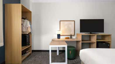 Hotel Spark by Hilton Cincinnati Fairfield photo 4