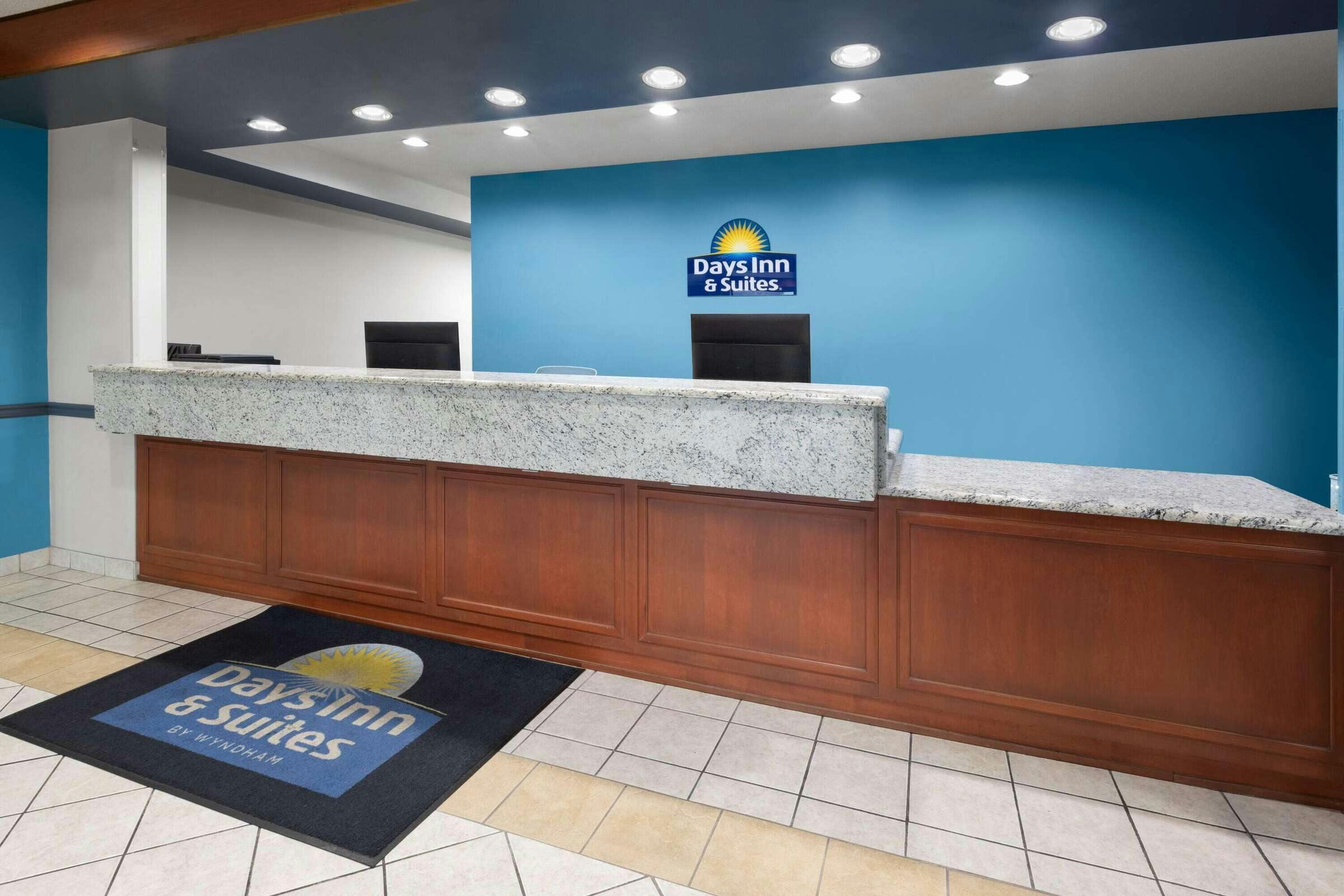 Hotel Days Inn and Suites Seaford photo 2