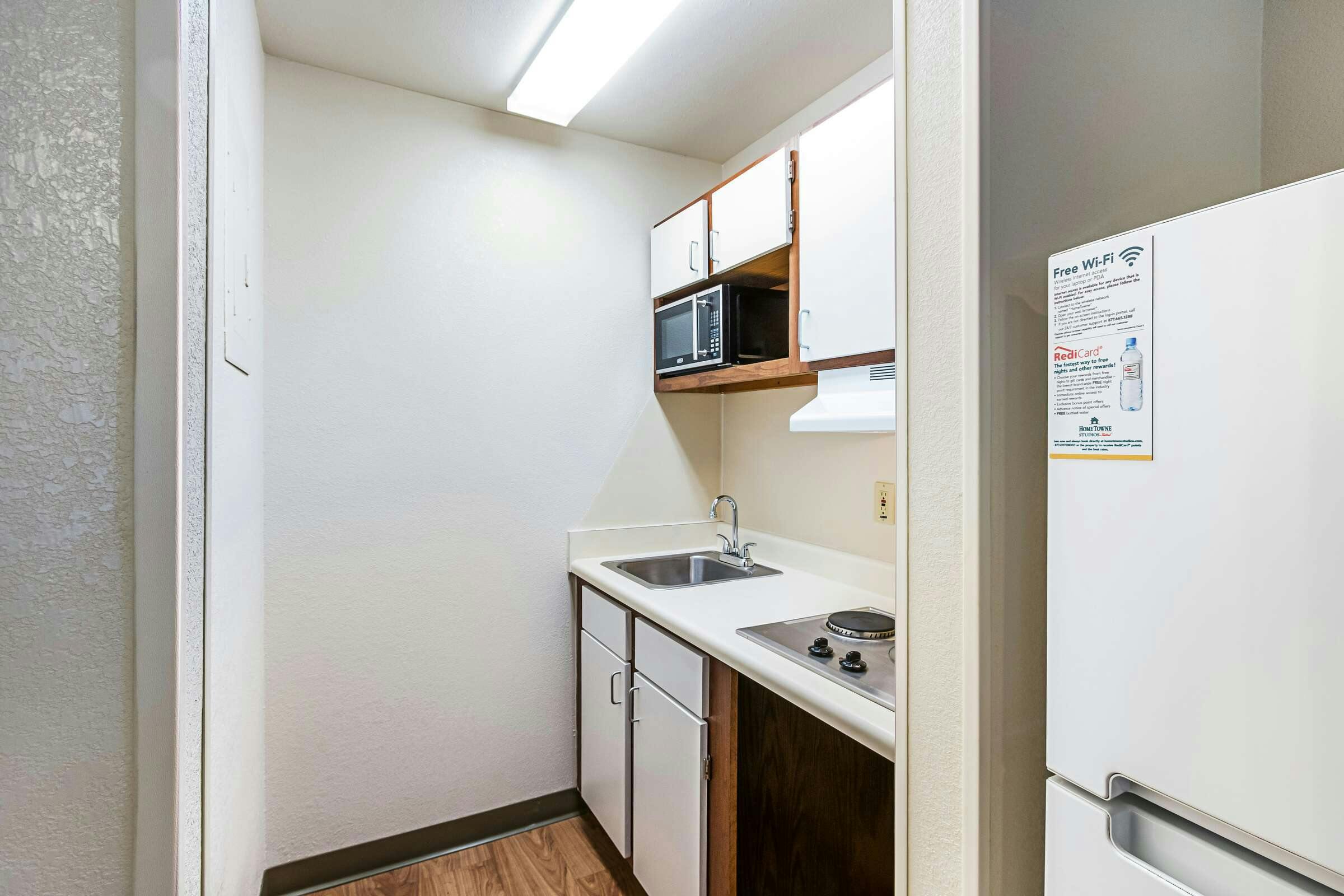 Hotel HomeTowne Studios Atlanta - Lawrenceville photo 2