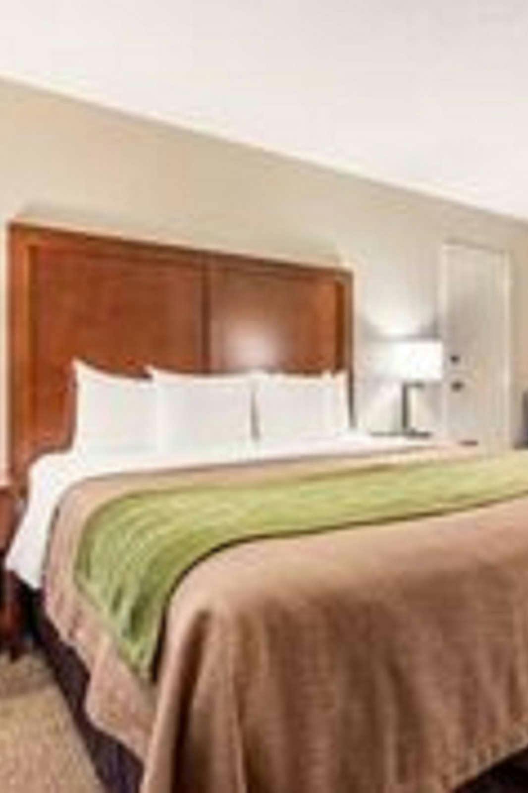 Hotel Comfort Inn & Suites Omaha photo 1