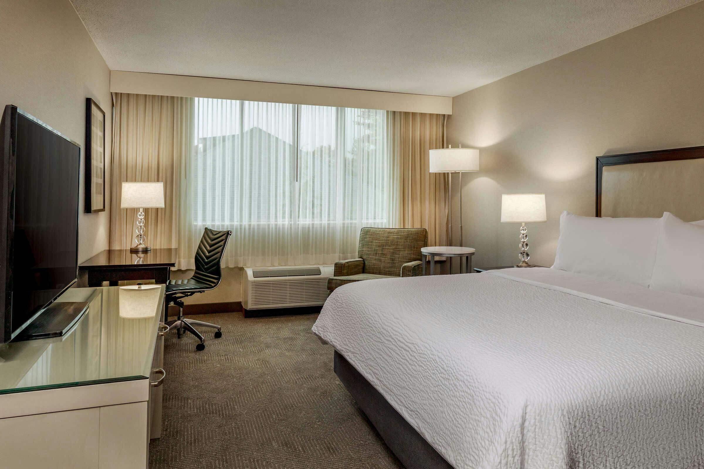 Hotel Holiday Inn & Suites Boston-Peabody by IHG photo 1