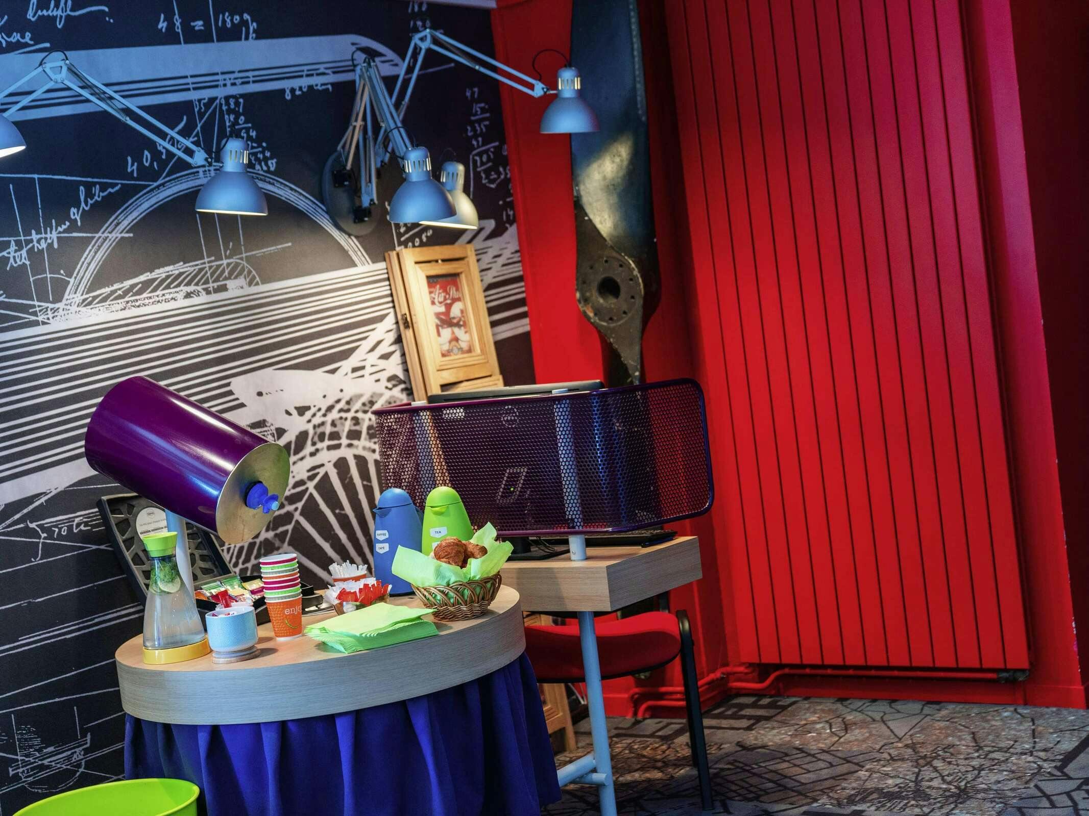 Hotel Ibis Styles Paris Vélizy photo 1