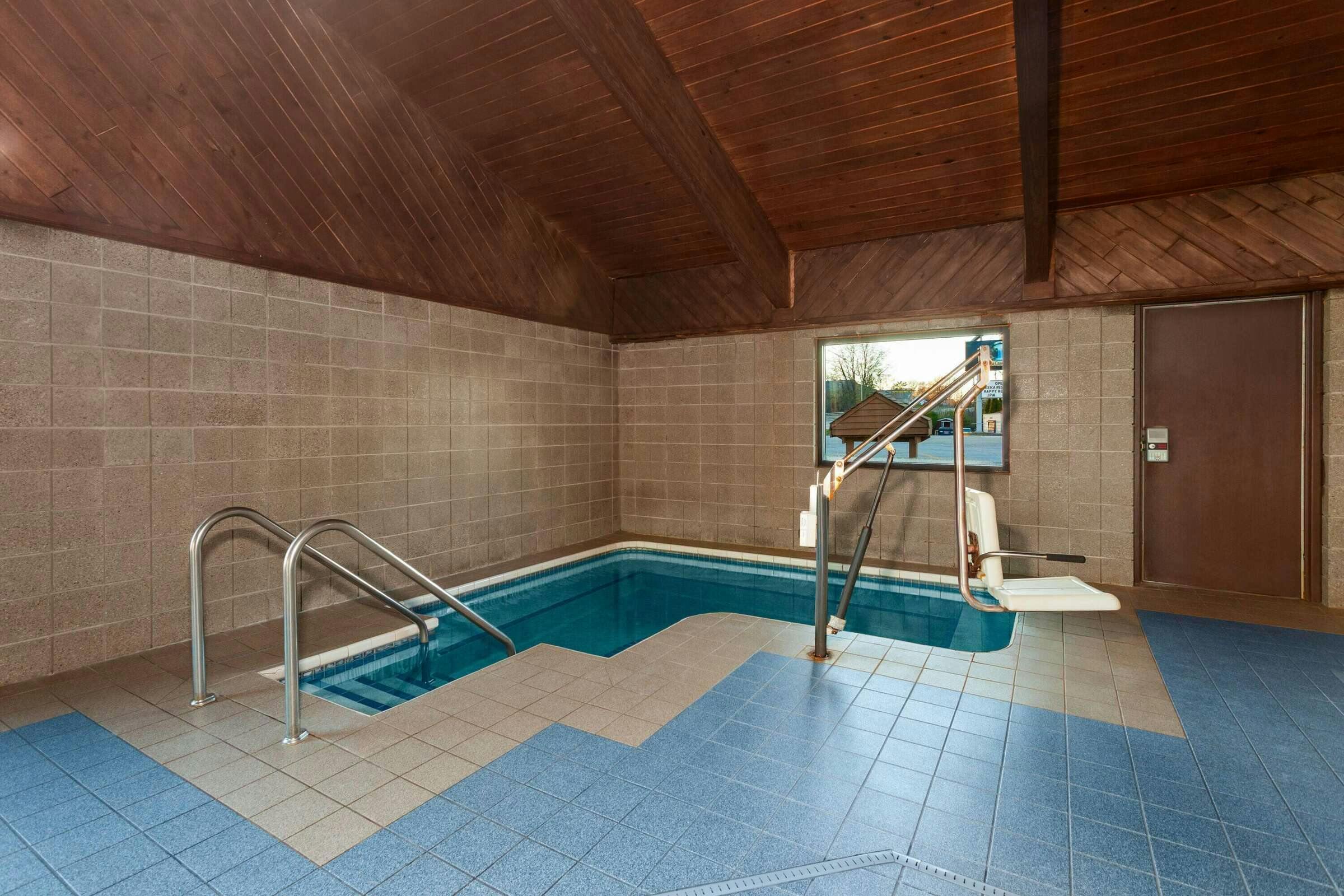 Hotel AmericInn Green Bay West photo 3