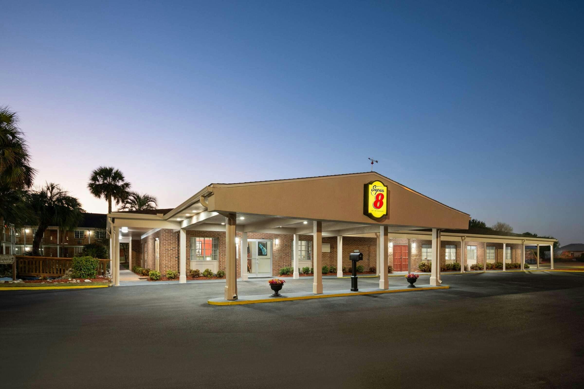 Hotel Super 8 Lake City FL photo 1
