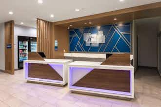 Hotel Holiday Inn Express & Suites HAWAIIAN GARDENS photo 1