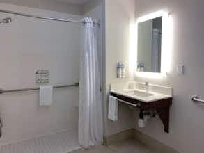 Hotel Holiday Inn Express & Suites Courtenay Comox photo 2