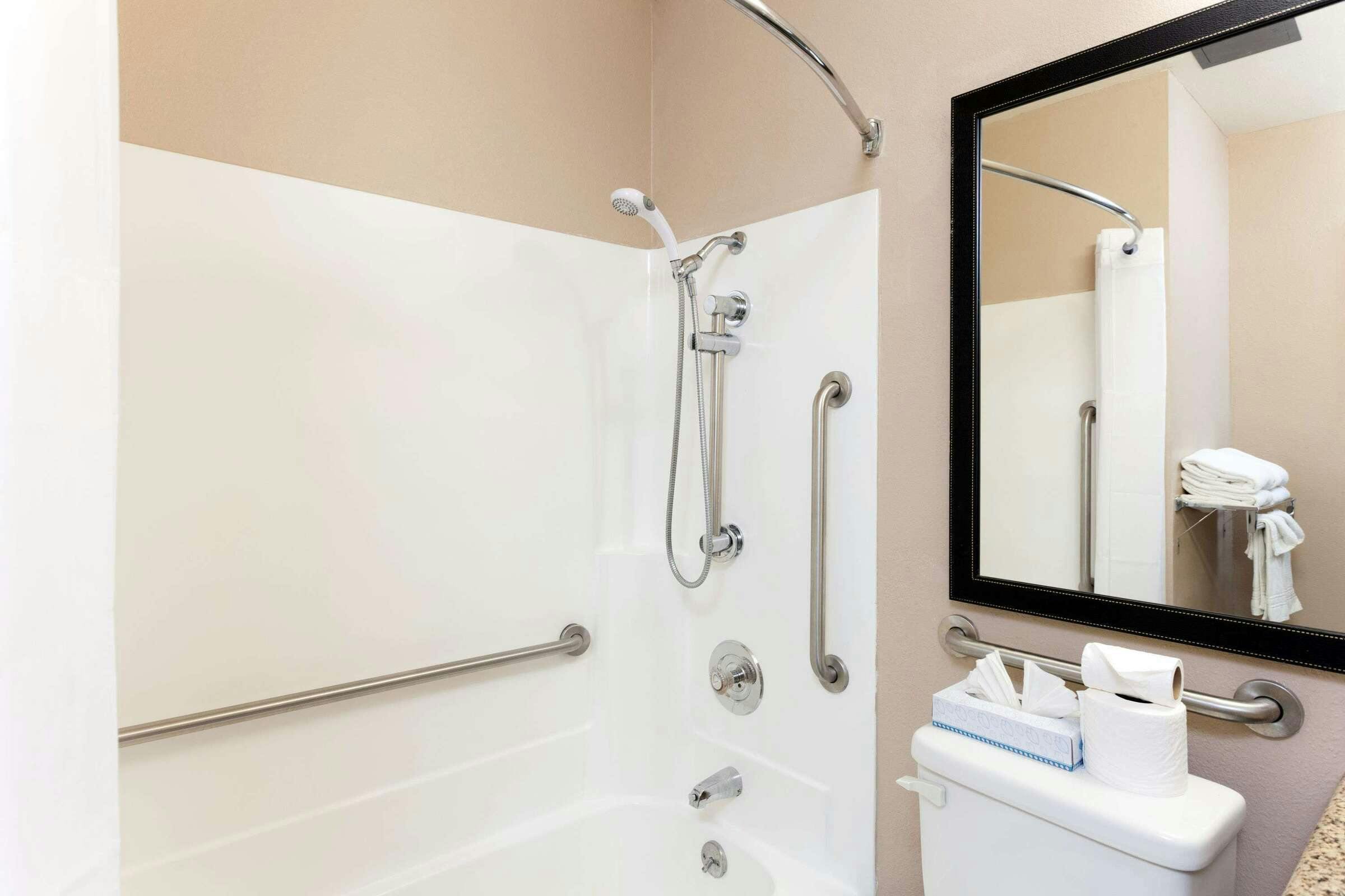 Hotel DI Mission Valley/SDSU photo 3