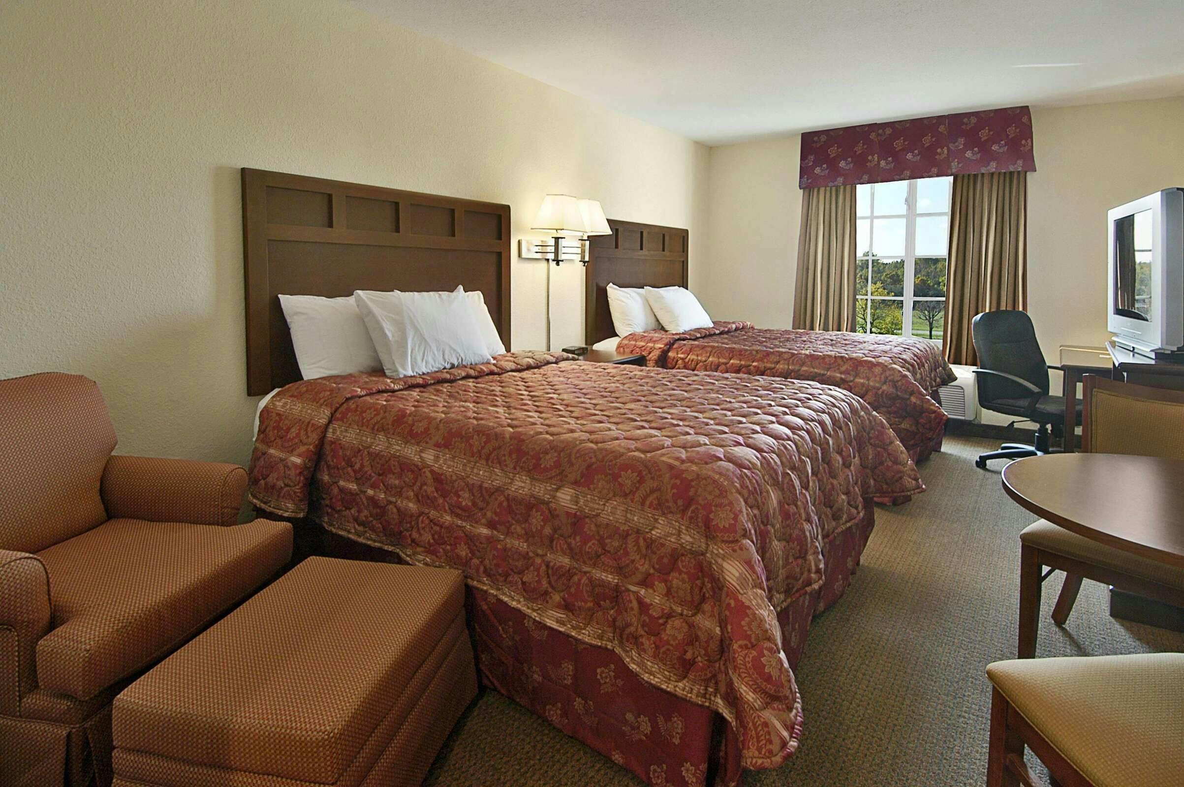 Hotel Super 8 Bowling Green North photo 3