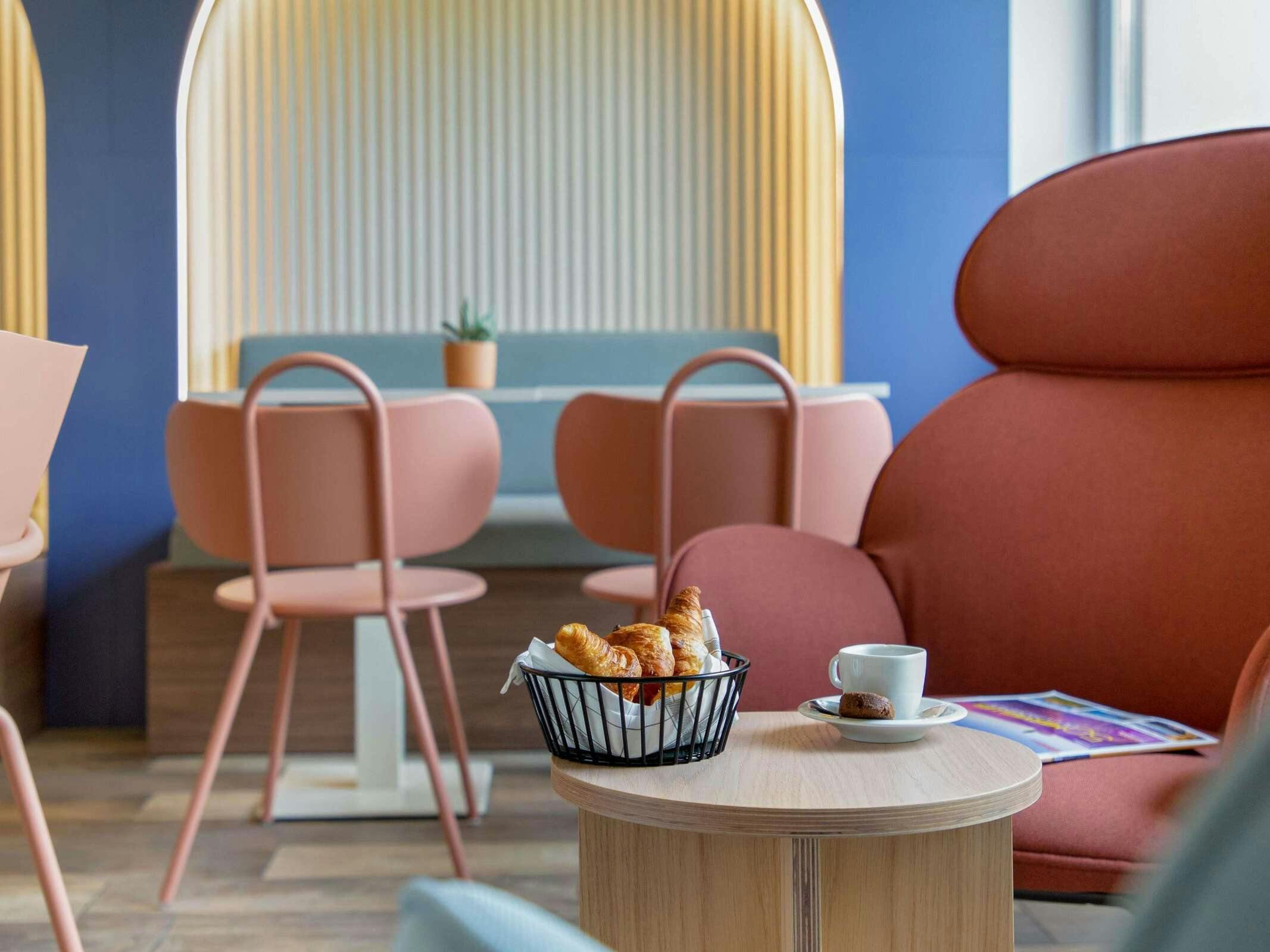 Novotel Pont de L'Arc Fenouillères