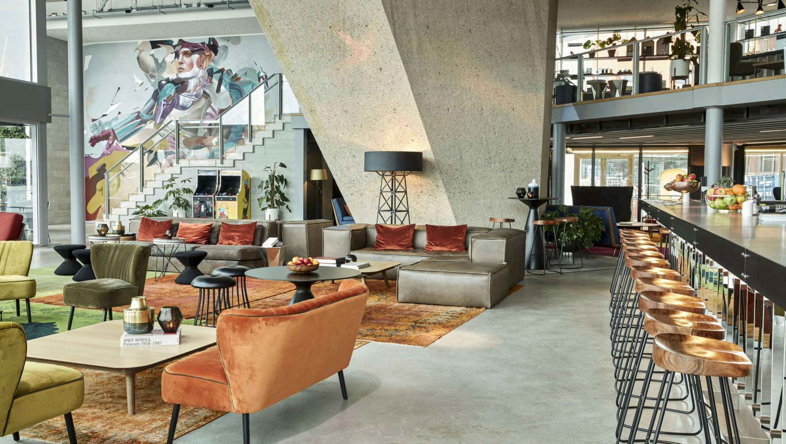 Sir Adam, part of Sircle Collection