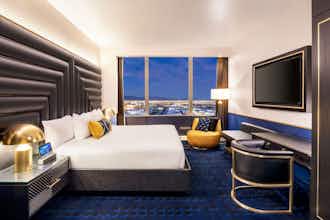 Hotel Circa Resort & Casino - Adults Only photo 3