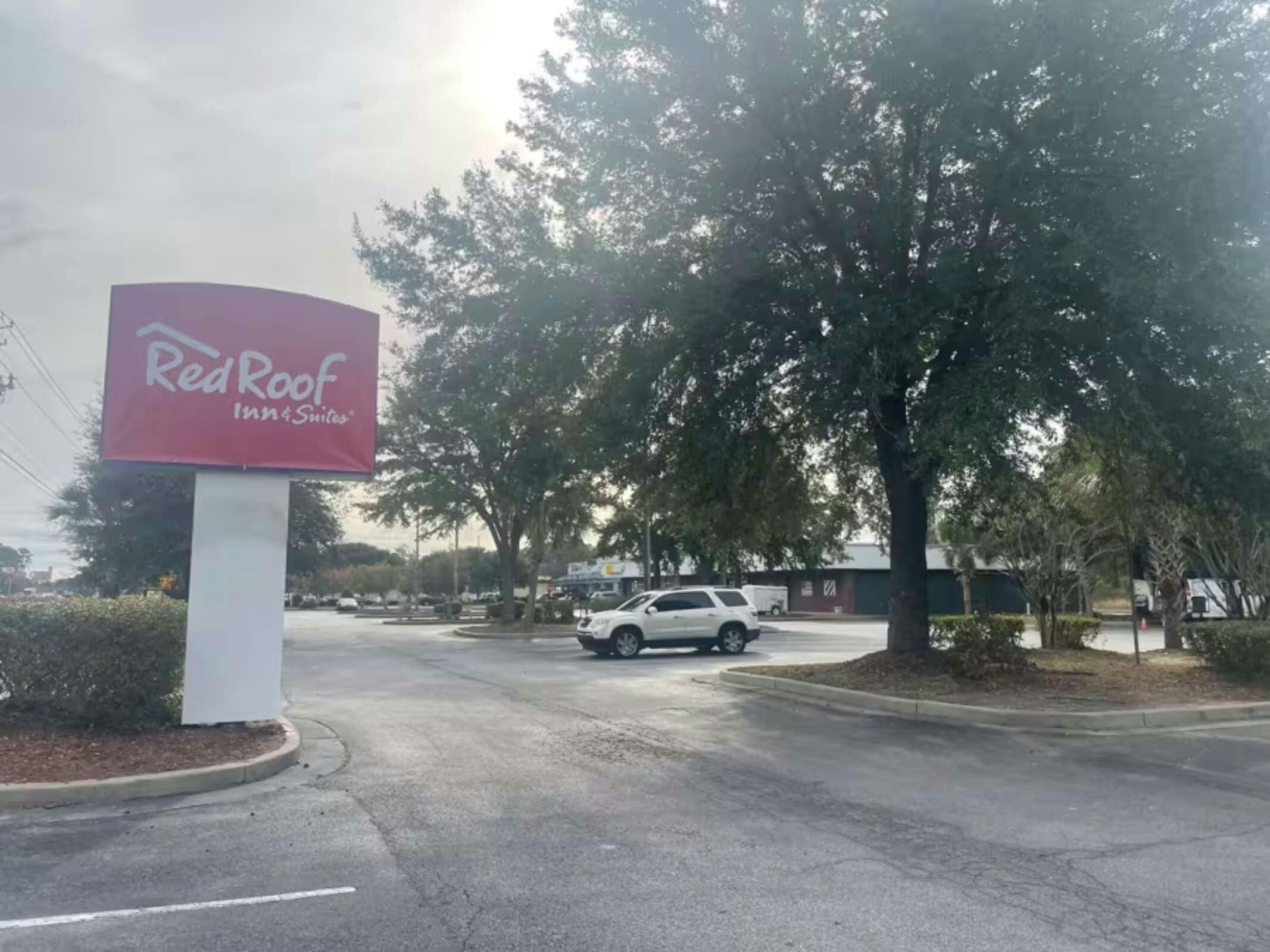 Red Roof Inn & Suites Hinesville