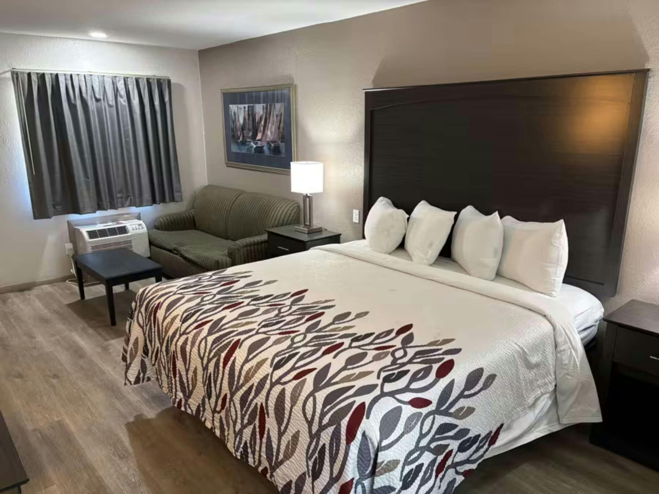 Hotel Red Roof Inn Panama City Beach photo 2