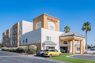 Hotel Ramada Bakersfield North photo 1
