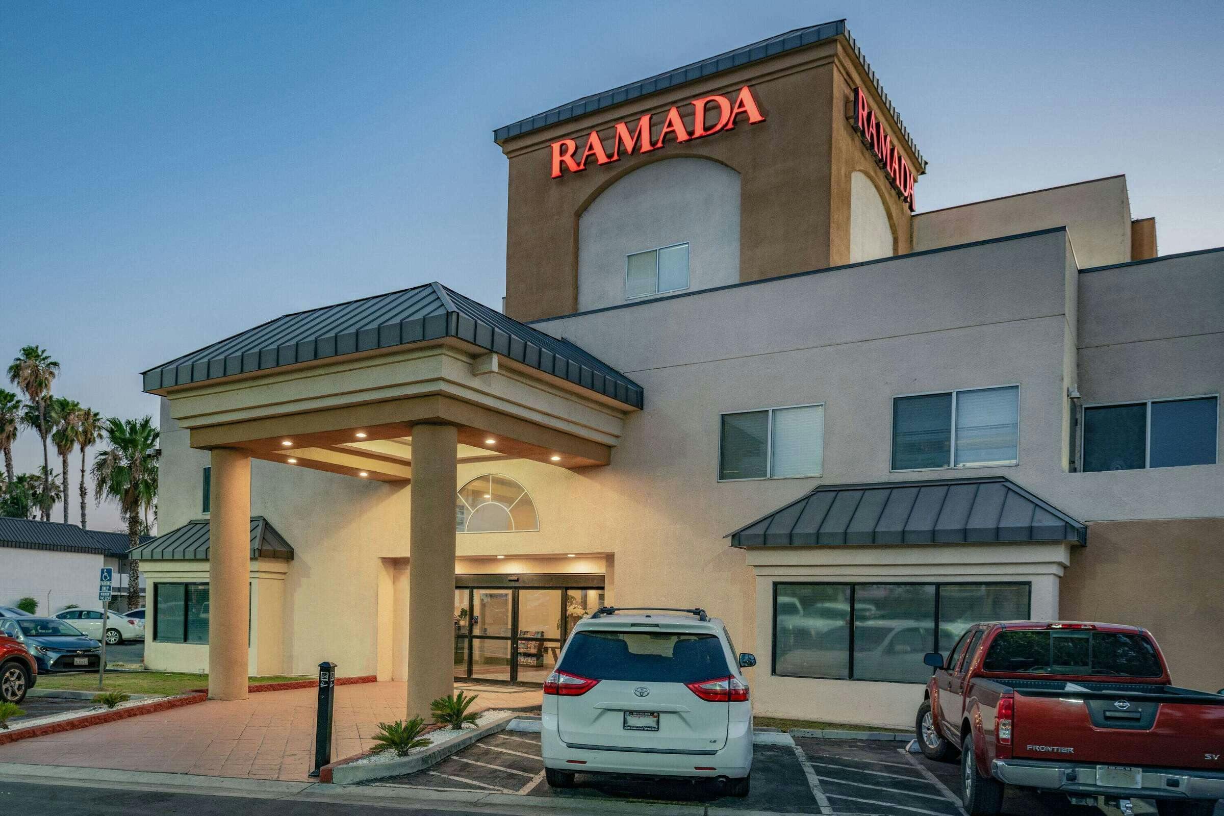Hotel Ramada Bakersfield North photo 2
