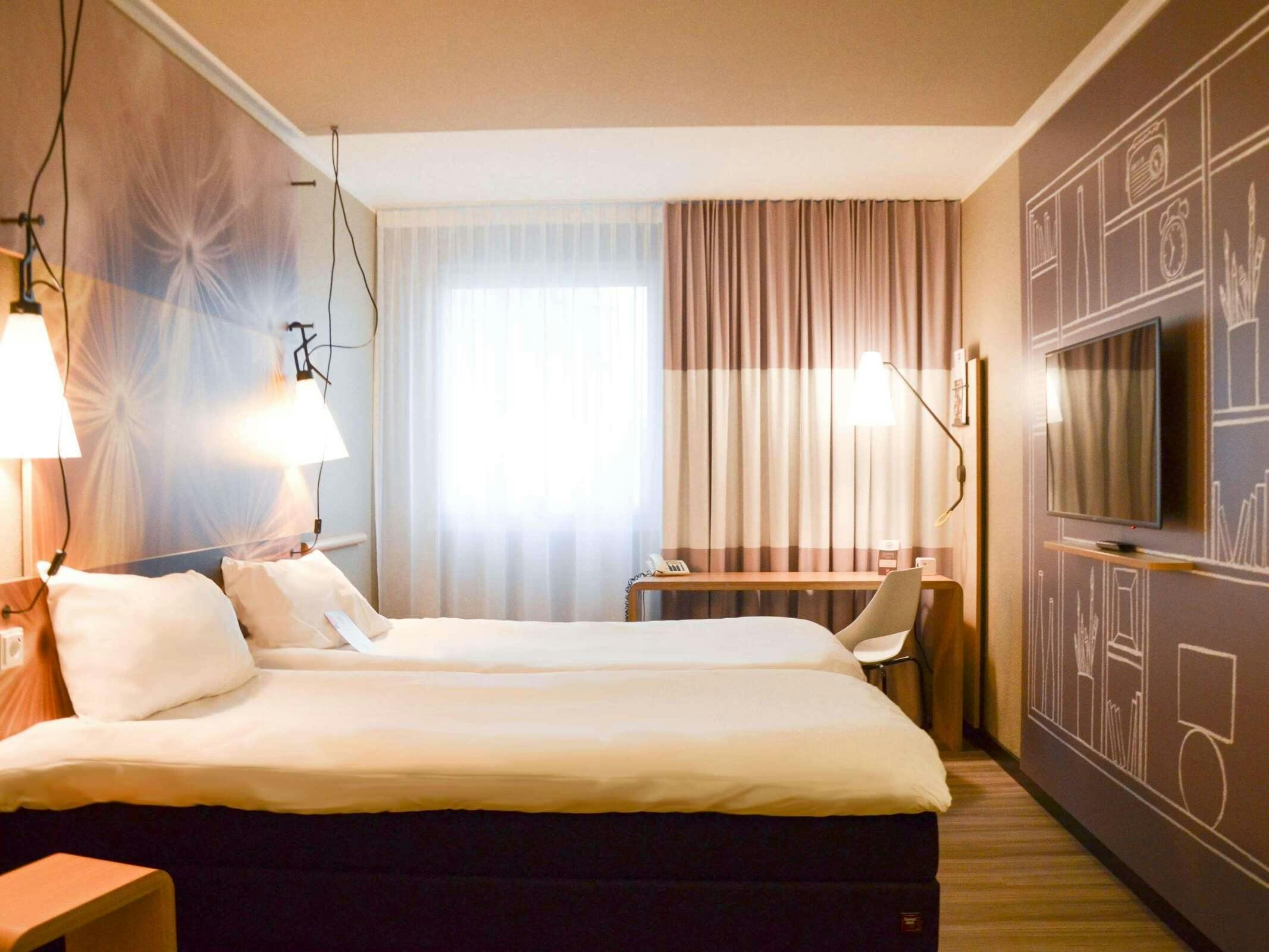 Hotel Ibis Frankfurt Airport photo 2