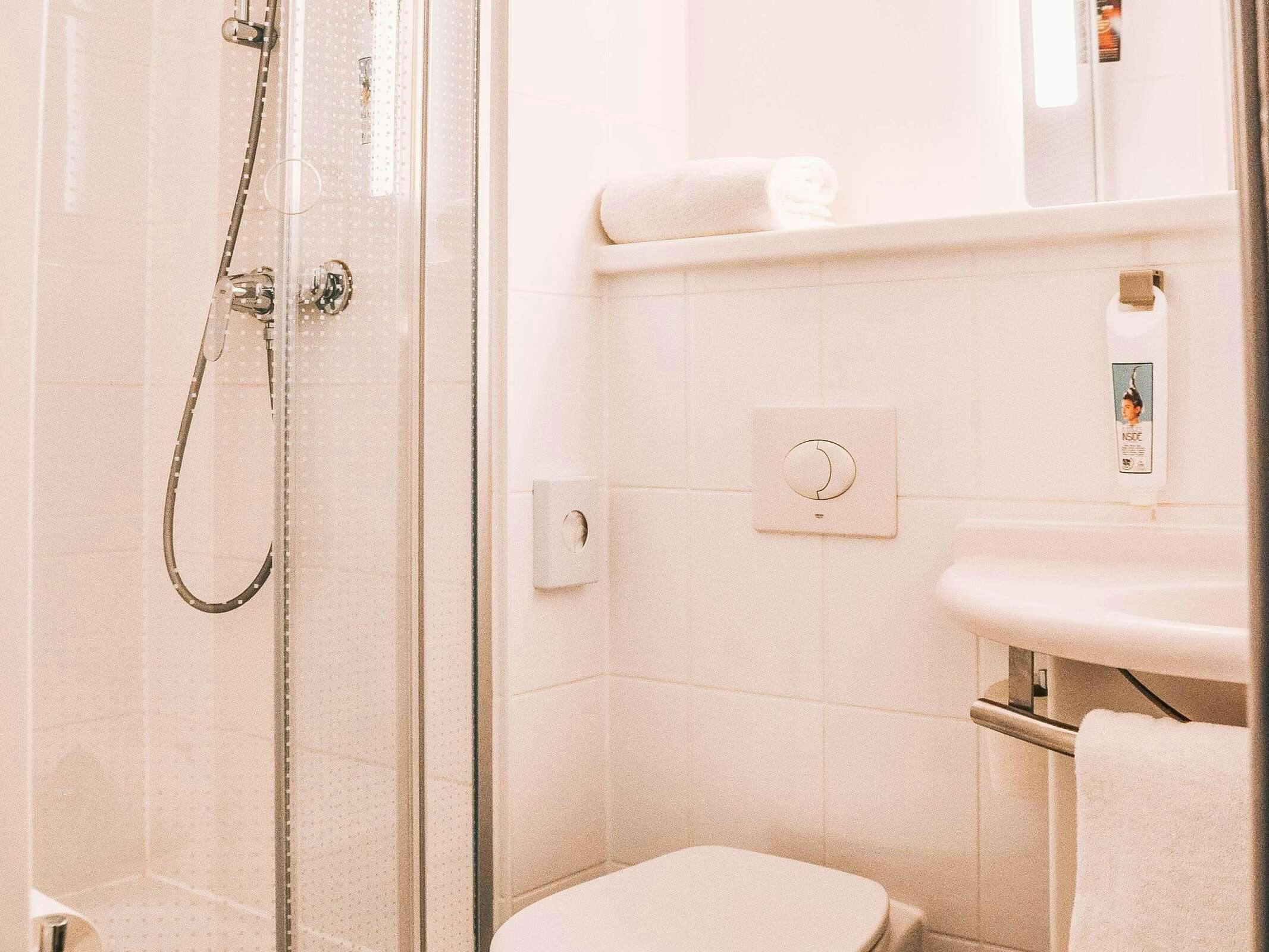 Hotel Ibis Frankfurt Airport photo 3