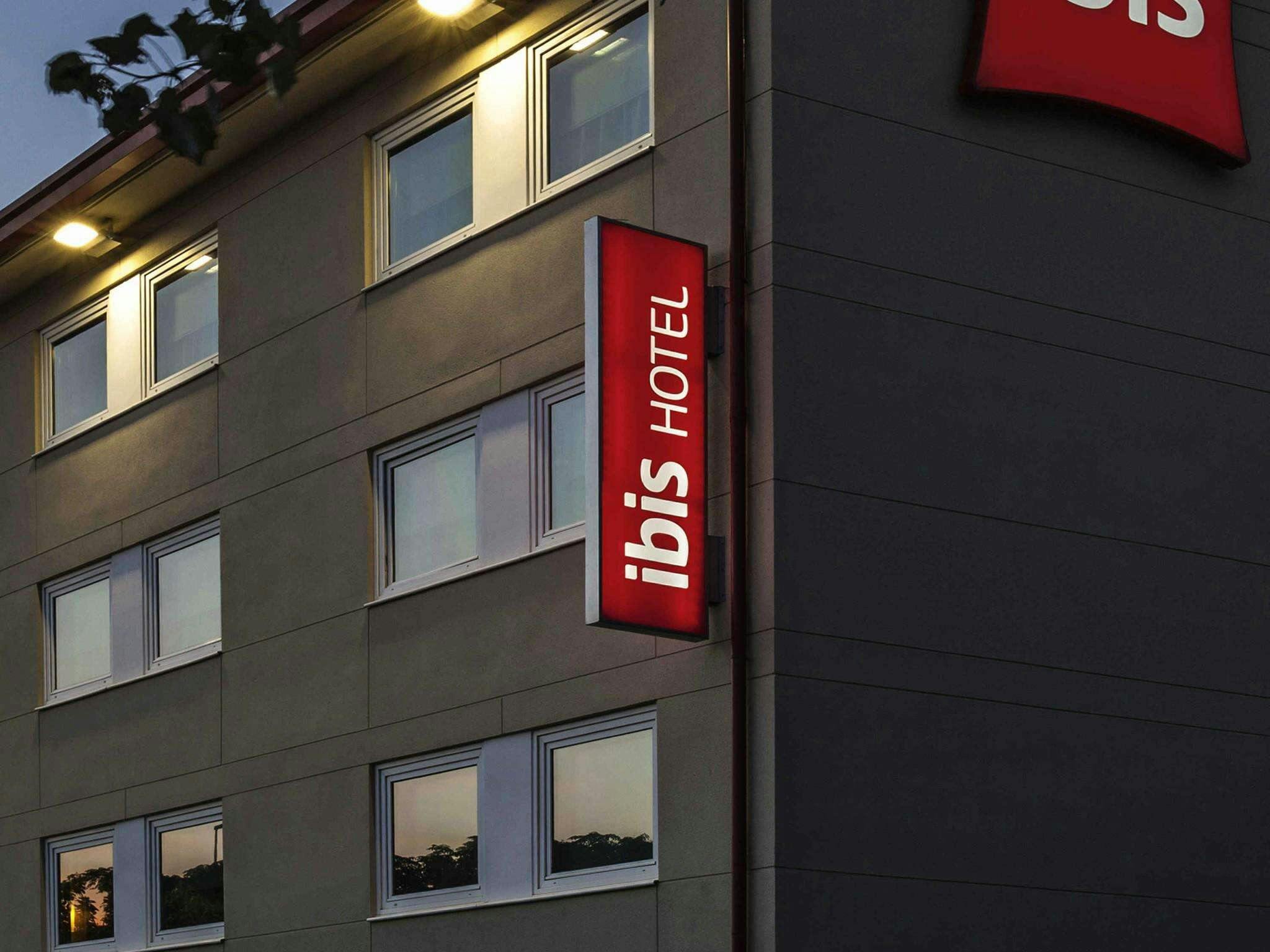 Hotel Ibis Barcelona Cornella photo 1