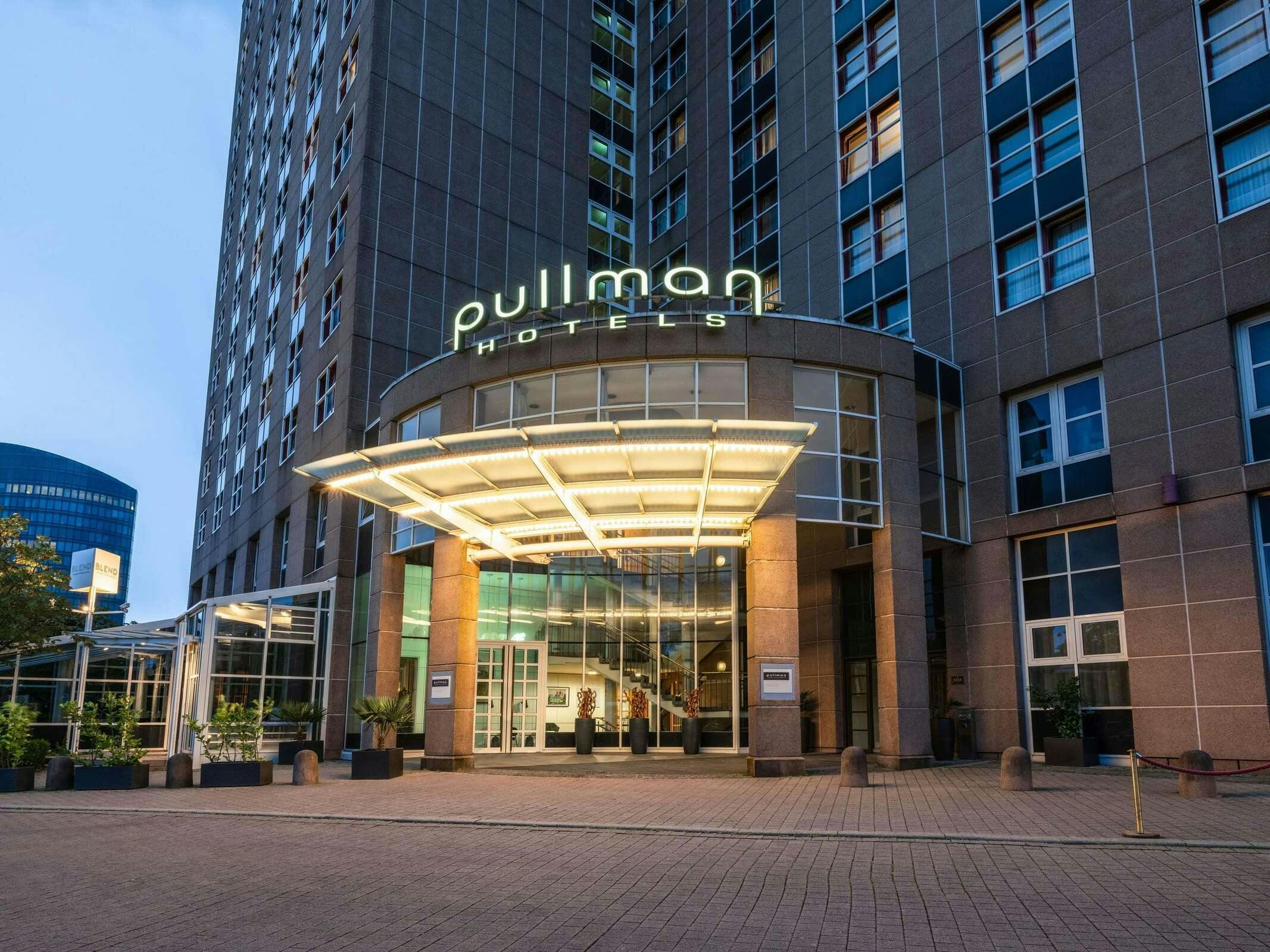 Hotel Pullman Stuttgart Fontana photo 2