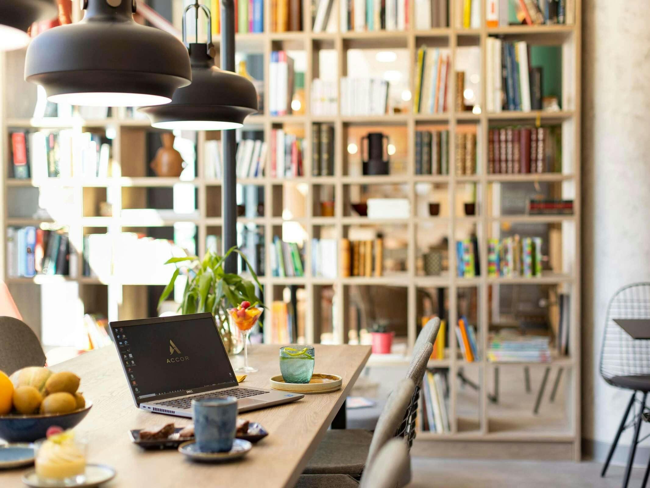 Hotel Ibis Marseille Centre Euroméd photo 1