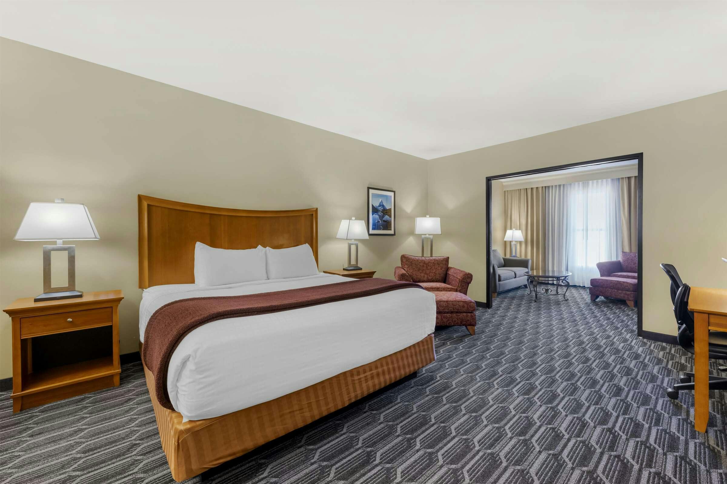 Best Western Plus Swiss Chalet Hotel & Suites