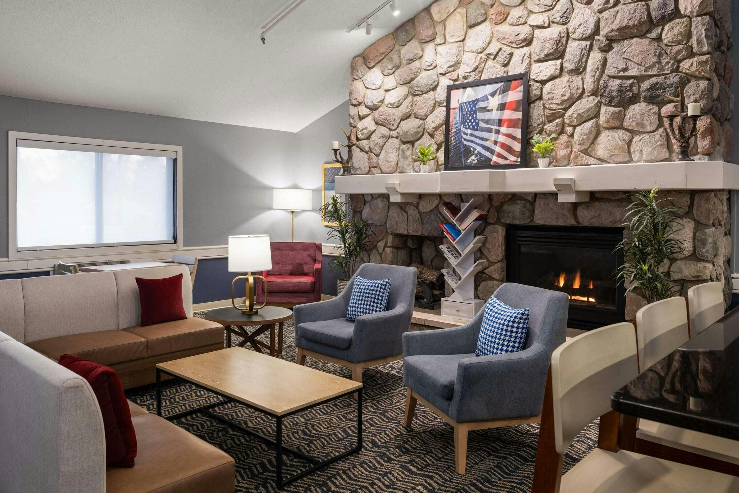 Hotel AmericInn Grand Frk photo 3