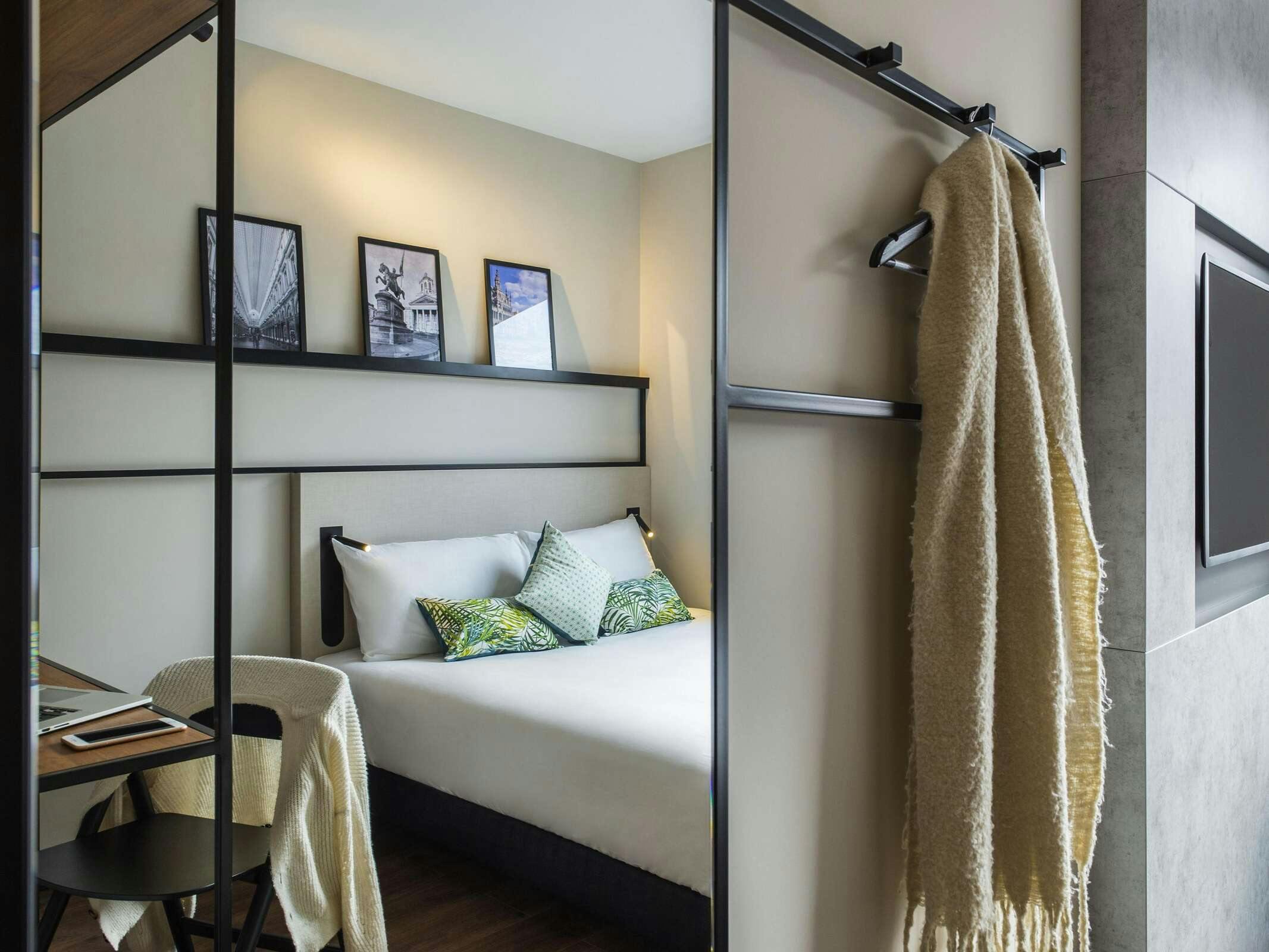 Hotel Ibis Brussels Centre Chatelain photo 5