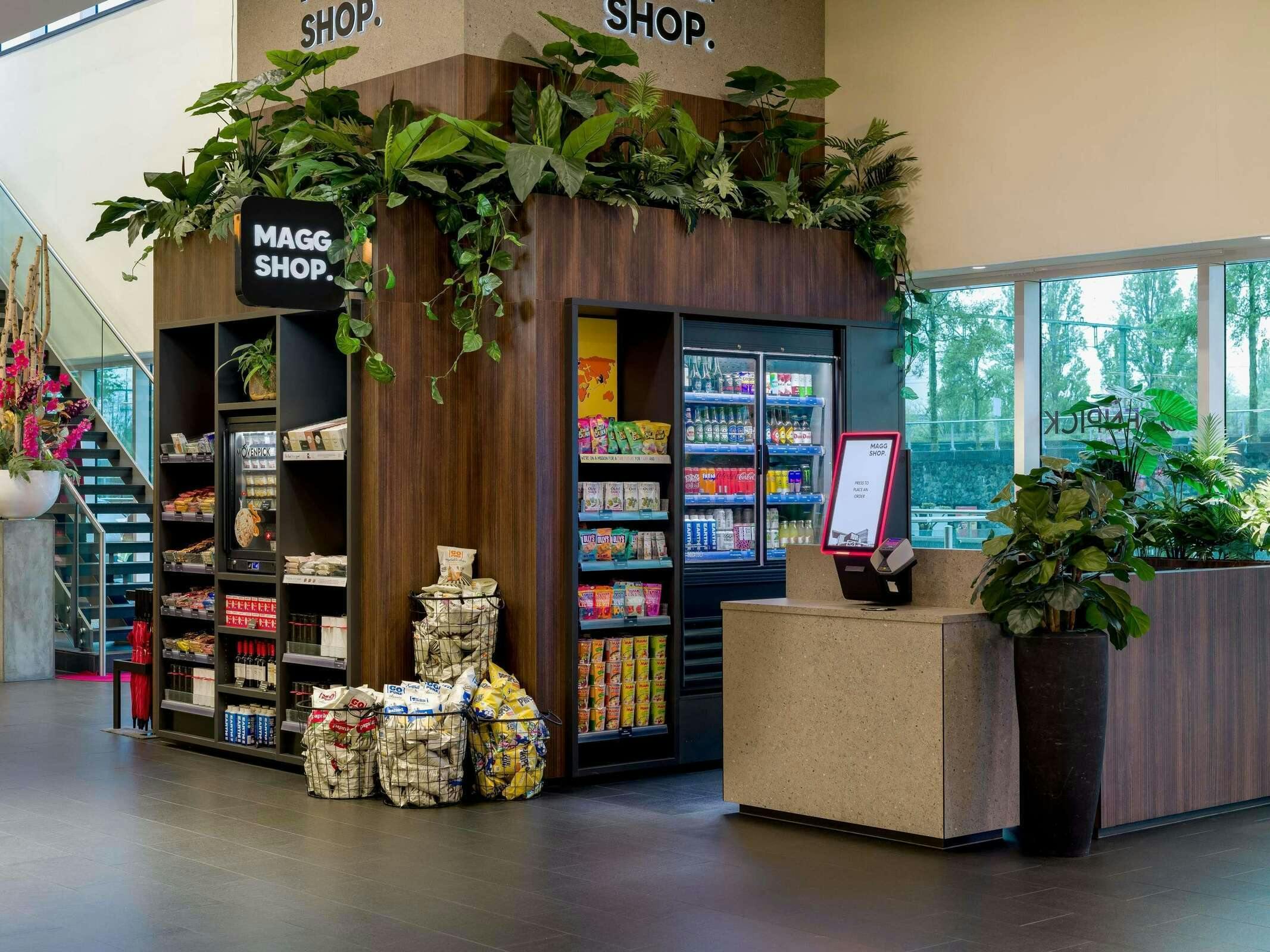 Hotel Mövenpick Hotel Amsterdam City Center photo 1