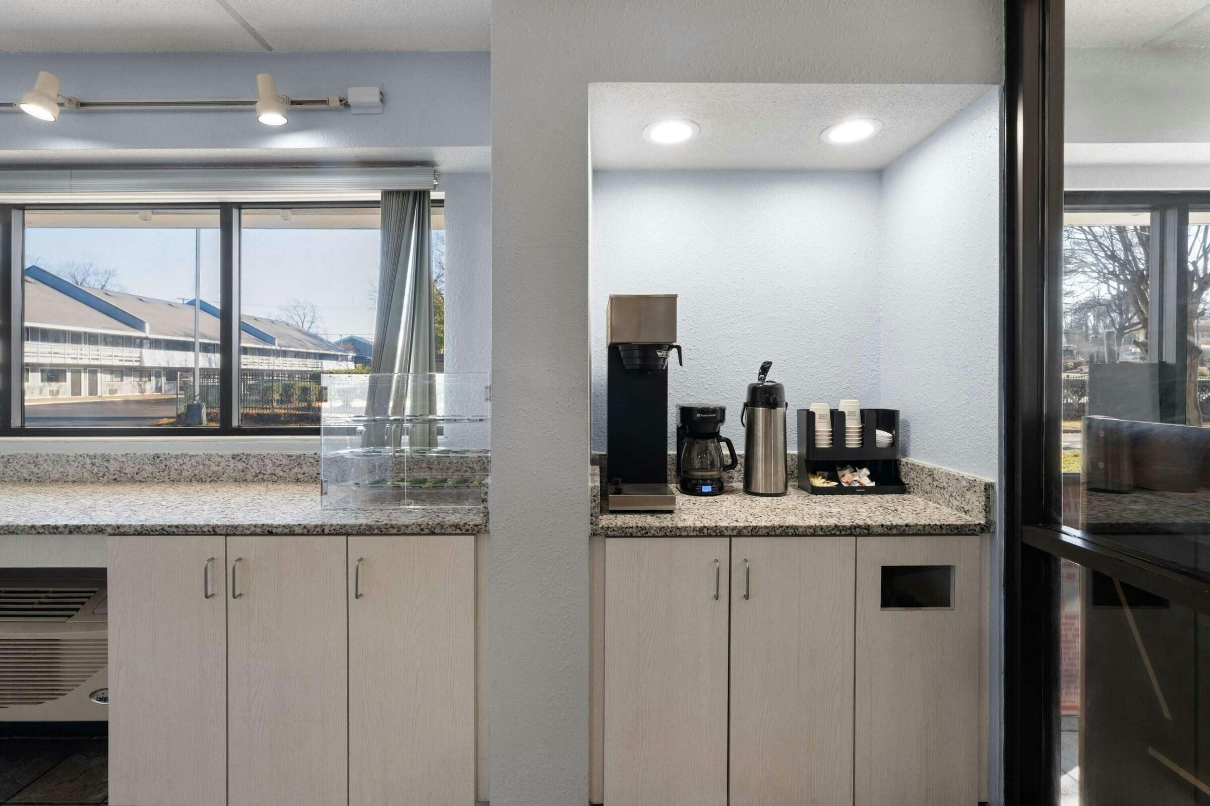 Hotel Days Inn Charlotte University photo 3