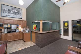 Hotel Super 8 by Wyndham Willmar photo 1