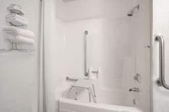 Hotel Super 8 by Wyndham Willmar photo 4