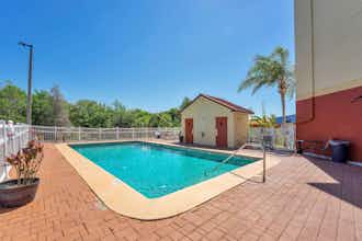 Hotel Wingate Leesburg FL photo 2