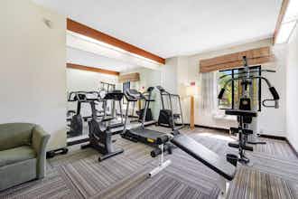 Hotel Wingate Leesburg FL photo 3