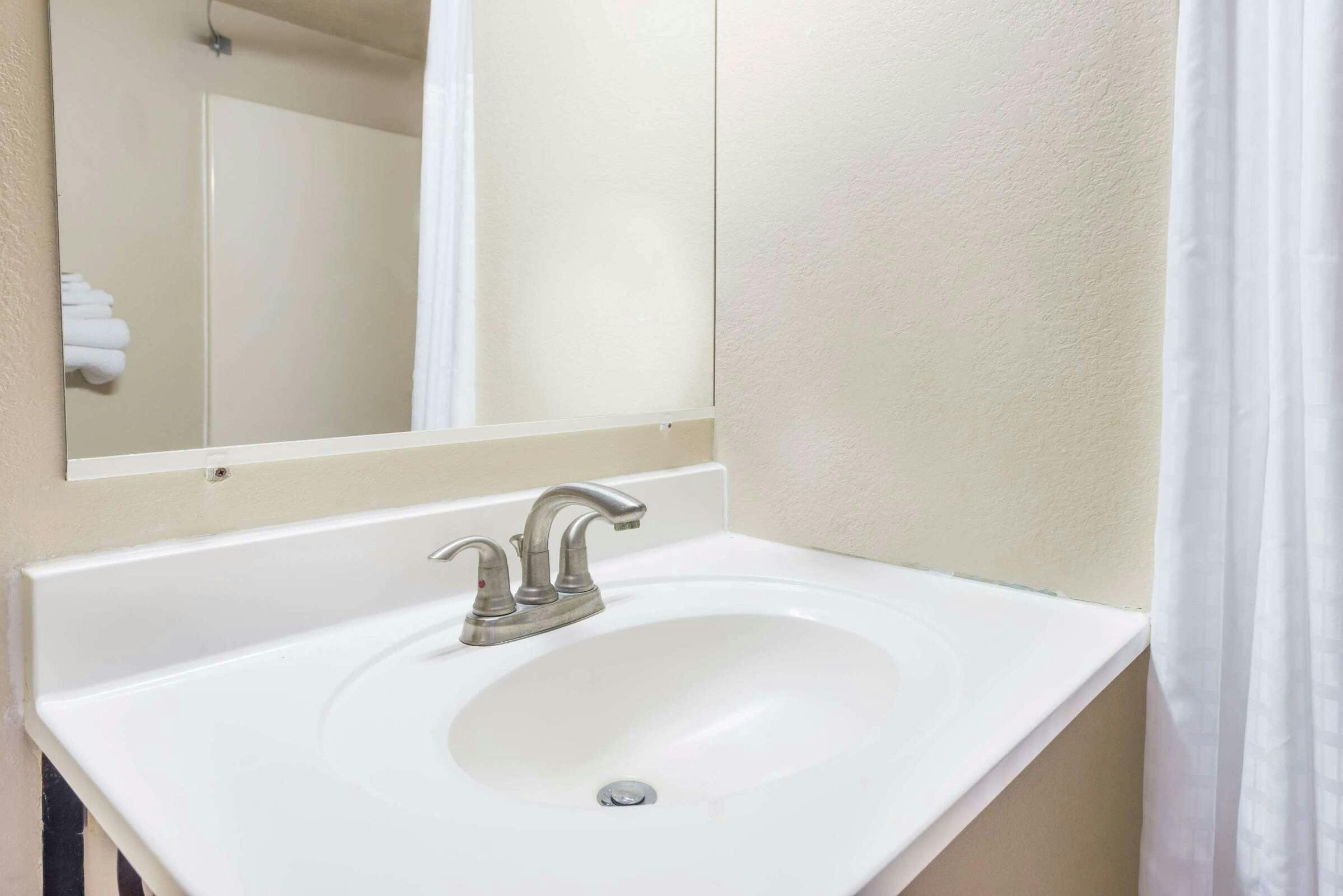 Hotel Baymont Bridgeton St Louis photo 4