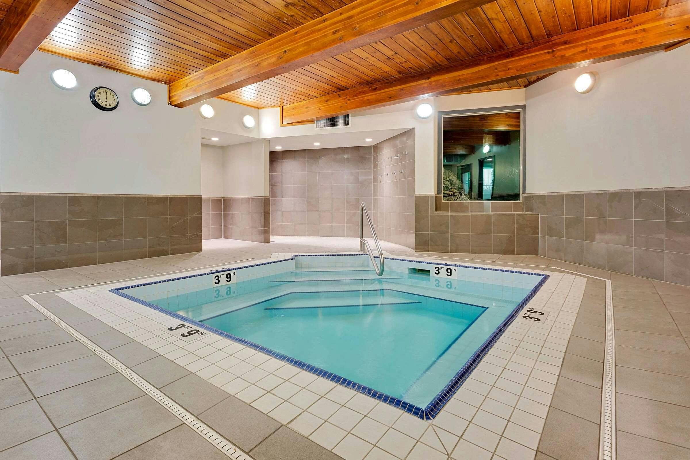 Hotel Ramada Kamloops photo 1