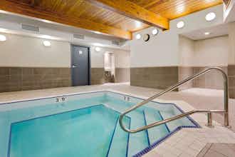 Hotel Ramada Kamloops photo 2