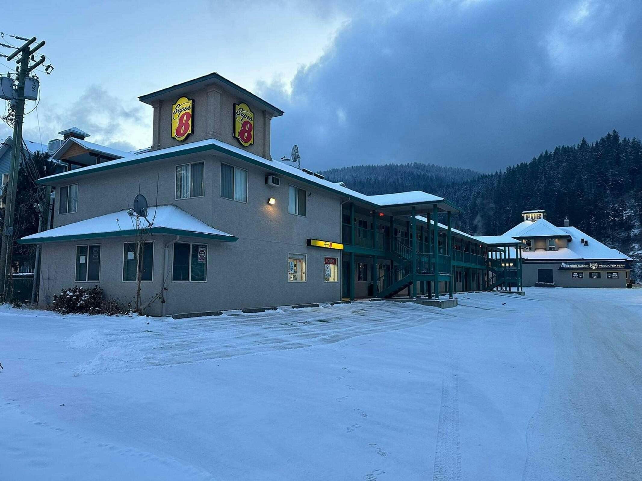 Hotel Super 8 Sicamous photo 2