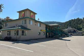 Hotel Super 8 Sicamous photo 3