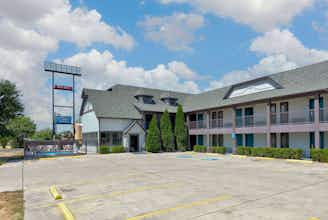 Hotel Howard Johnson San Marcos photo 1