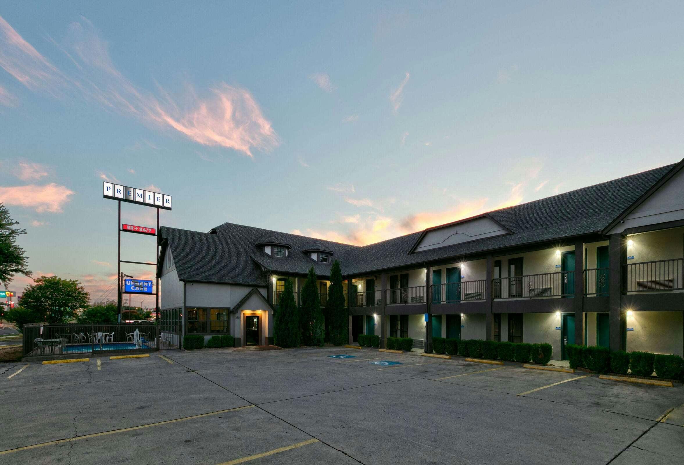 Hotel Howard Johnson San Marcos photo 3