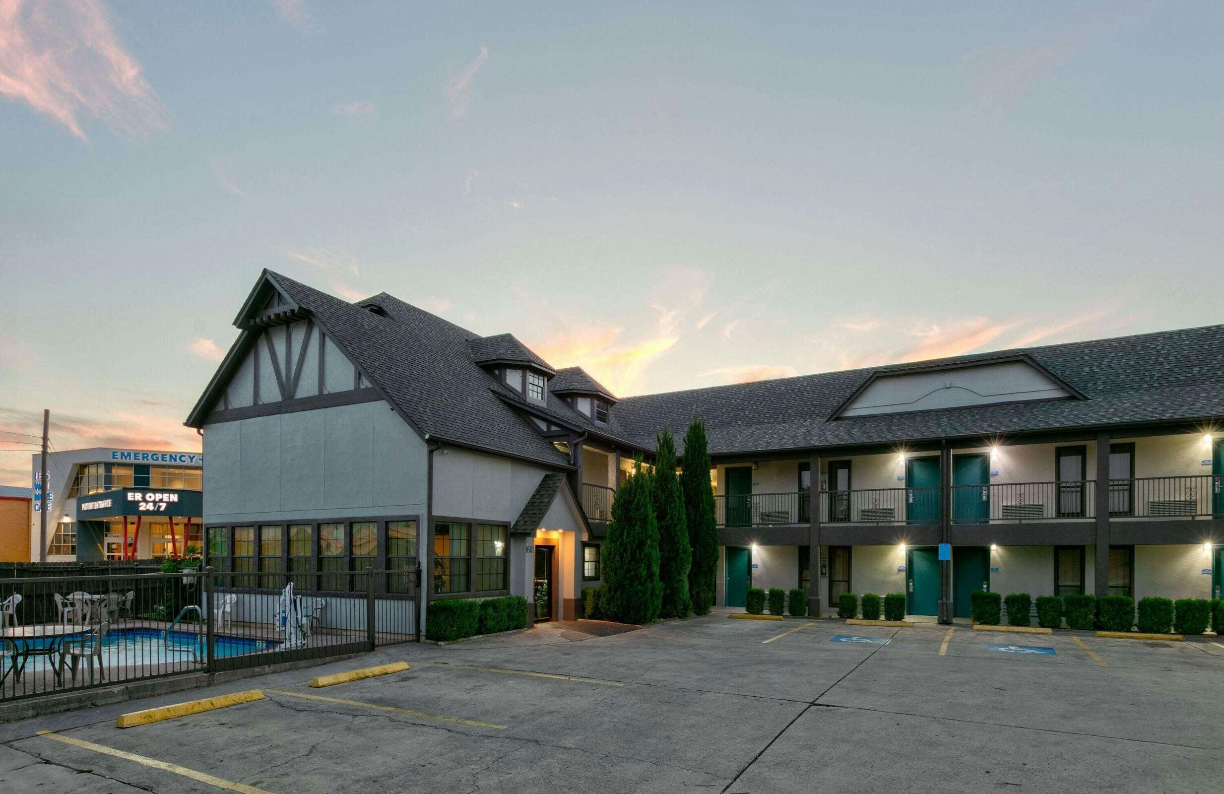 Hotel Howard Johnson San Marcos photo 4