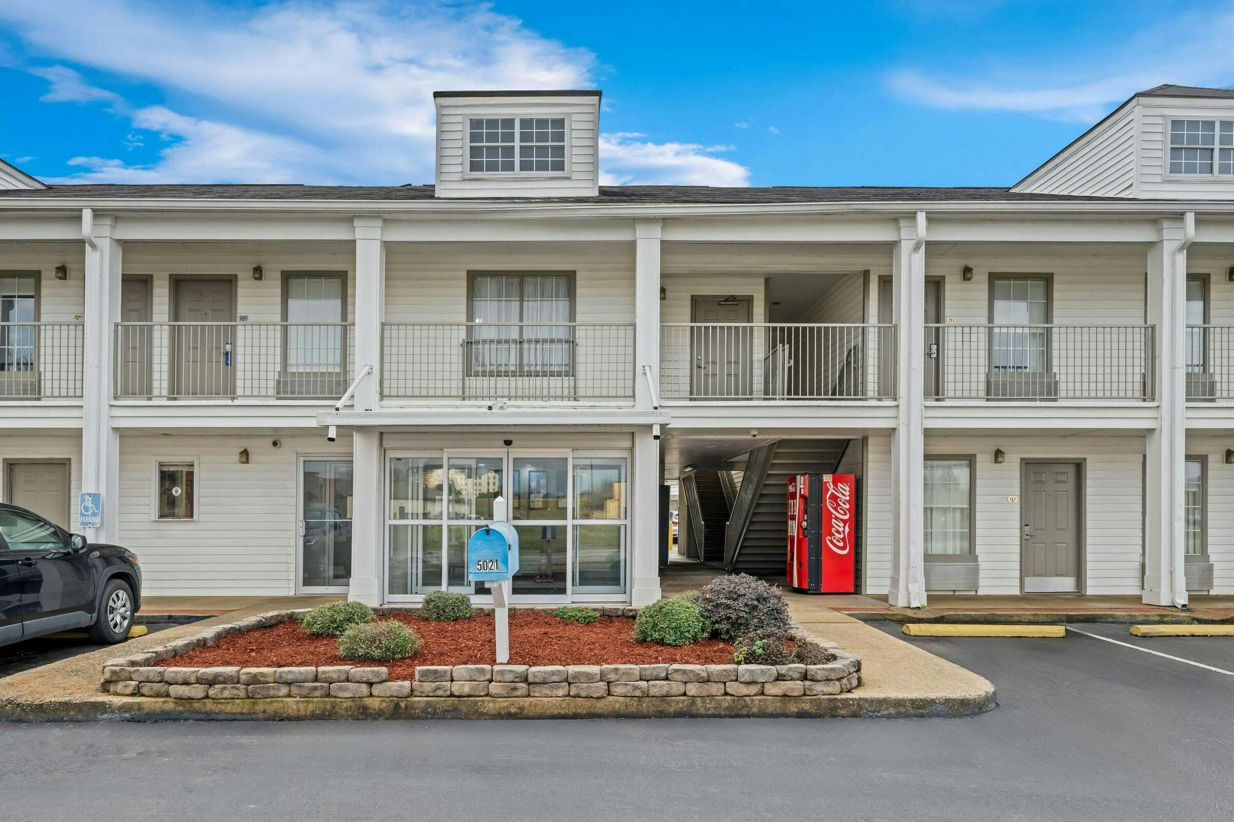 Hotel Baymont Inn Suites Tuscaloosa photo 1