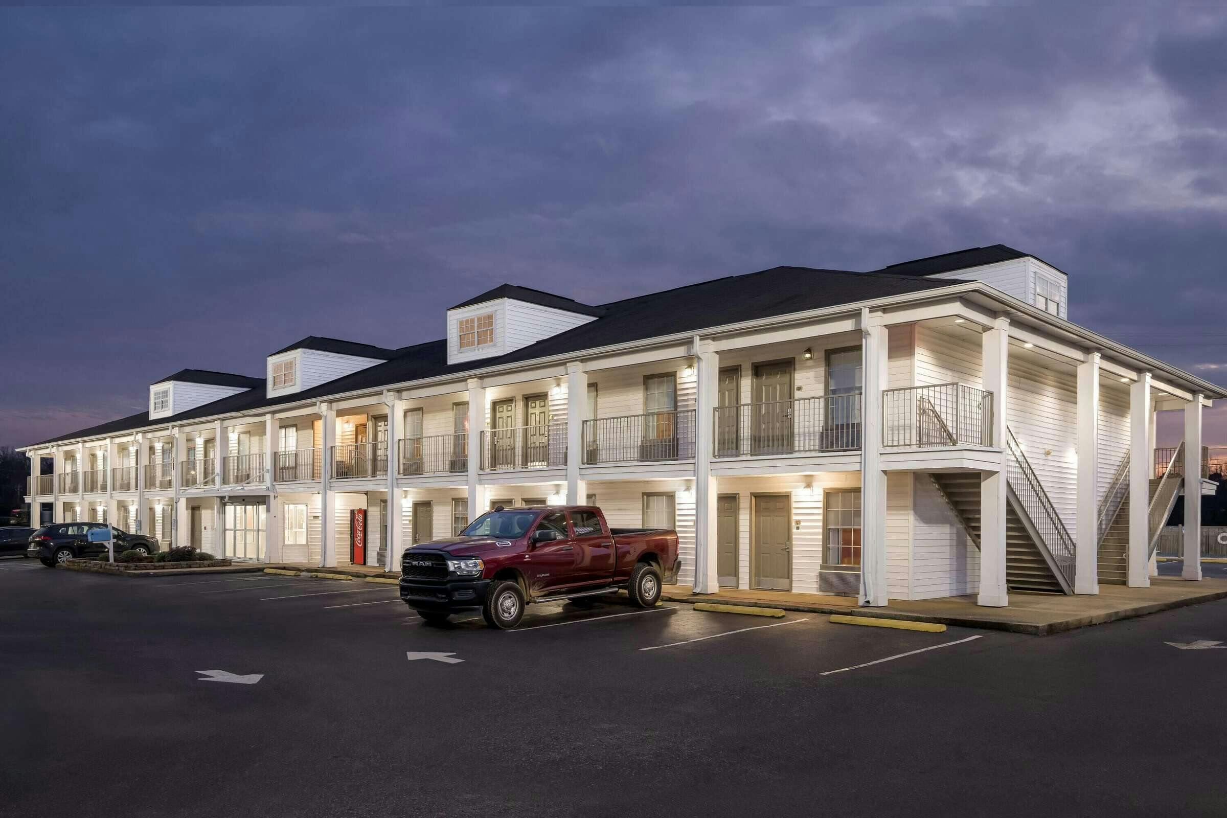Hotel Baymont Inn Suites Tuscaloosa photo 3