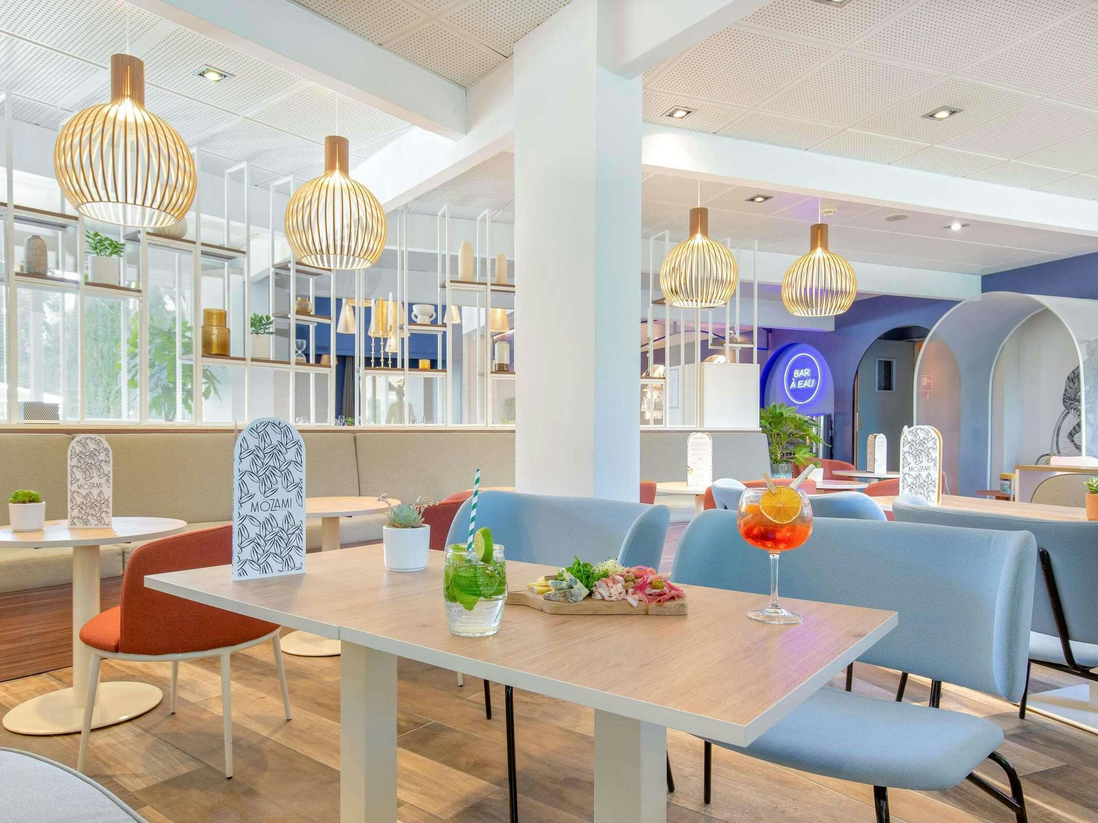 Hotel Novotel Pont de L'Arc Fenouillères photo 1