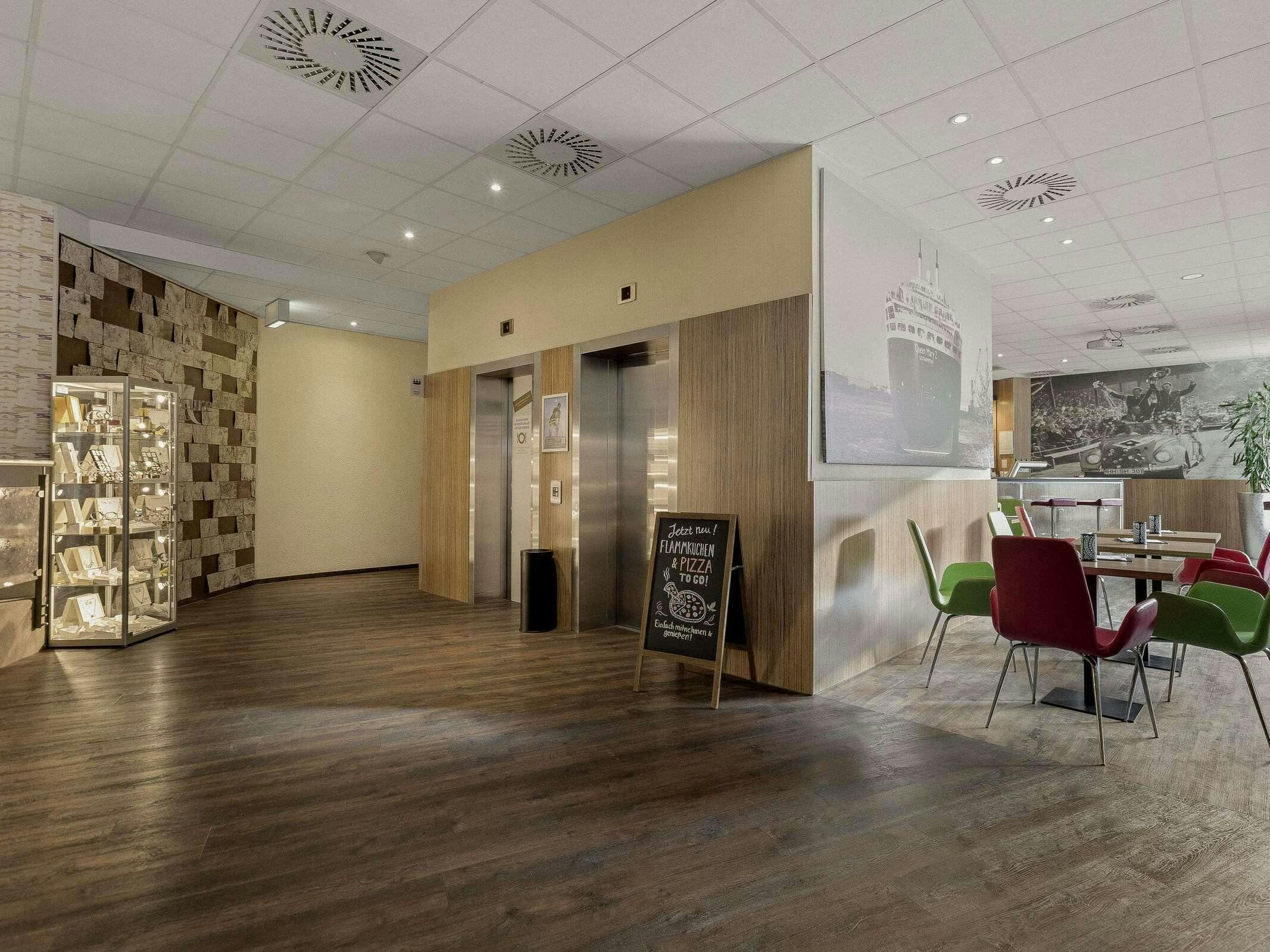 Hotel Mercure Hotel Hamburg Am Volkspark photo 3