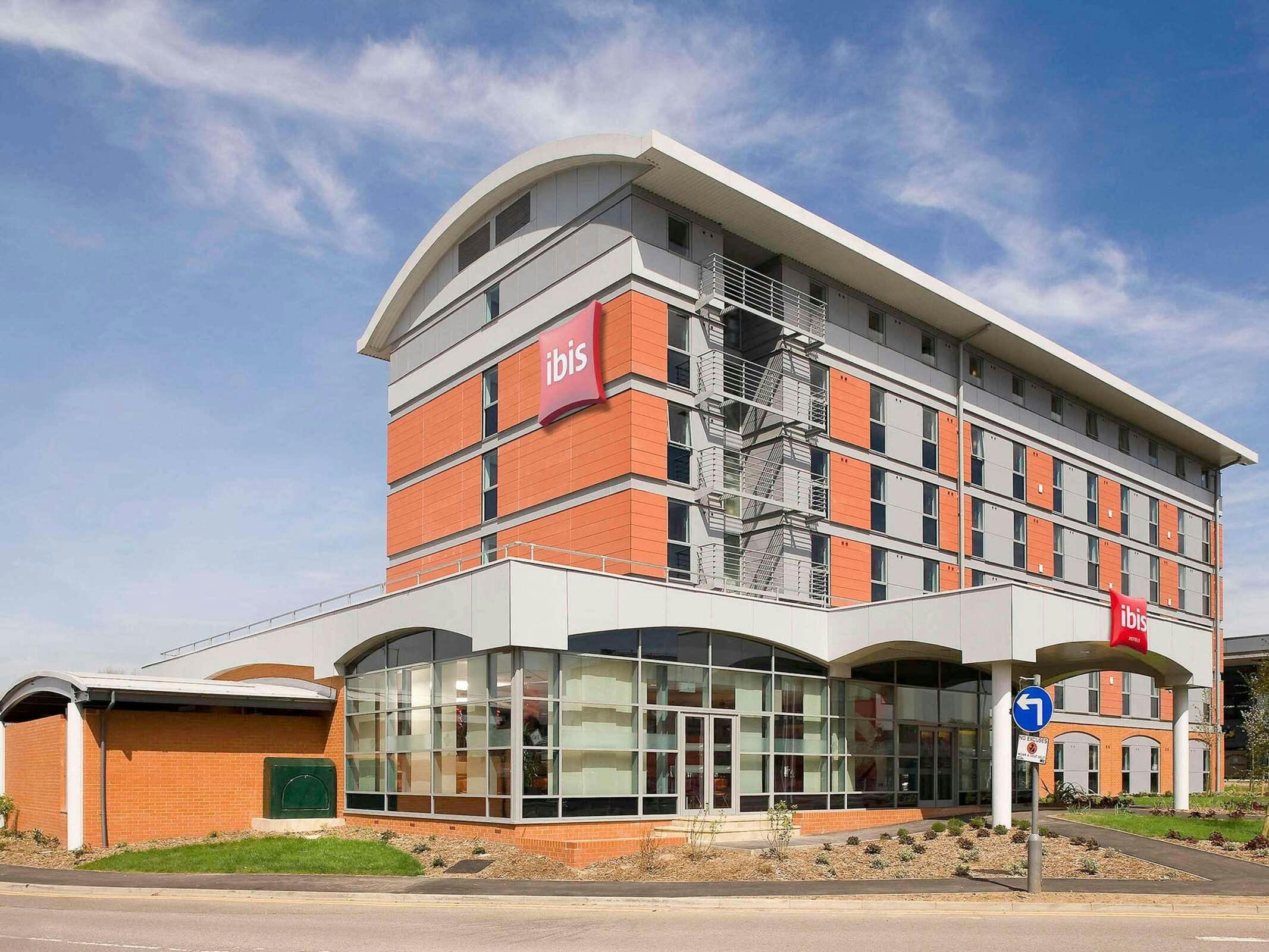 Hotel Ibis London Elstree Borehamwood photo 1