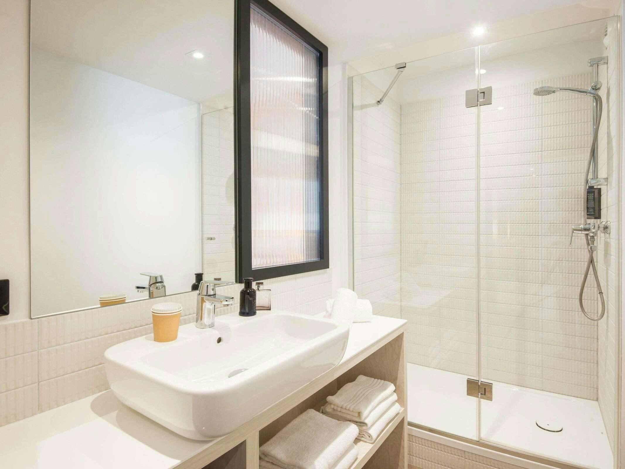 Hotel Ibis Styles Pertuis Portes Du Luberon photo 2