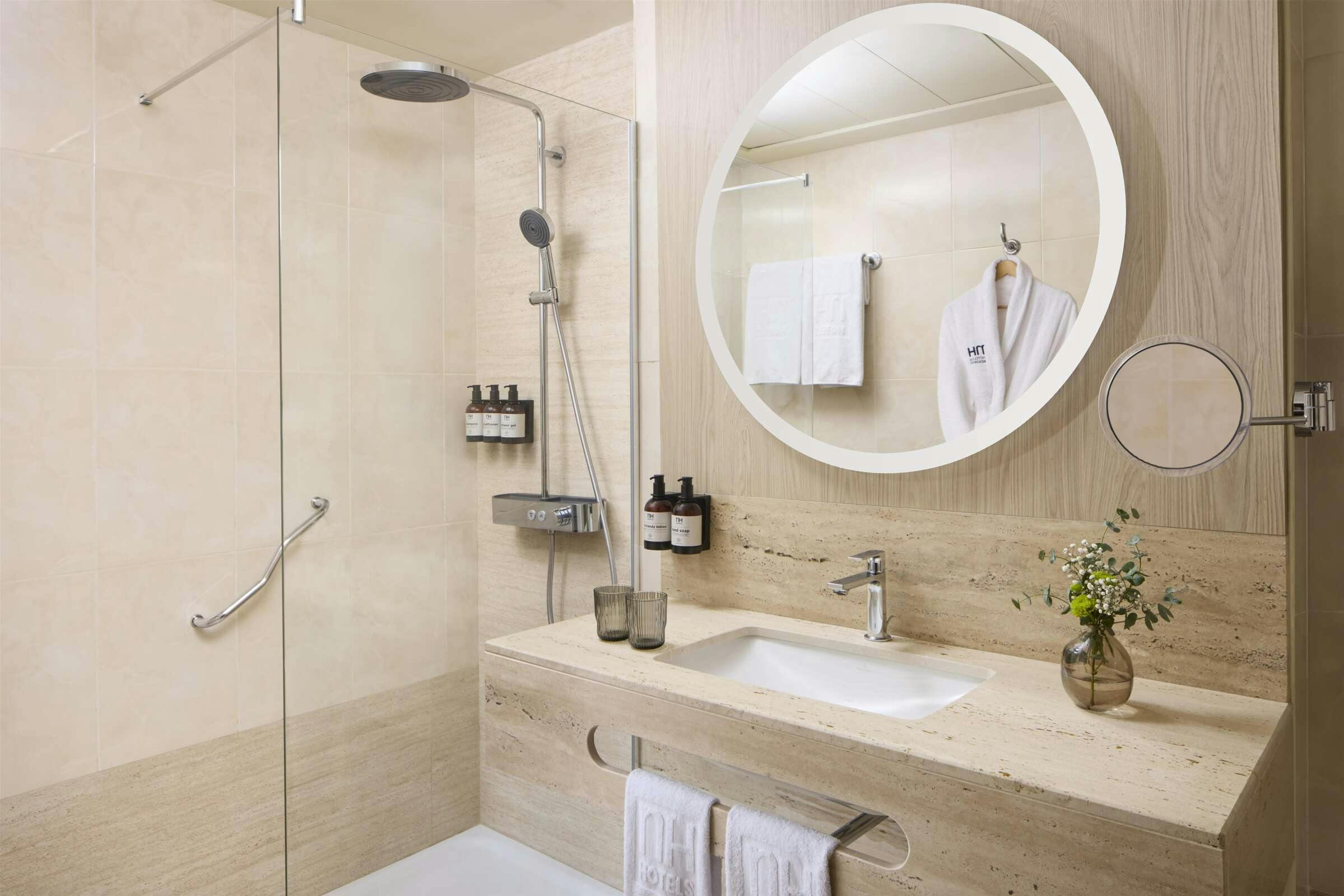 Hotel NH Valencia Center photo 5