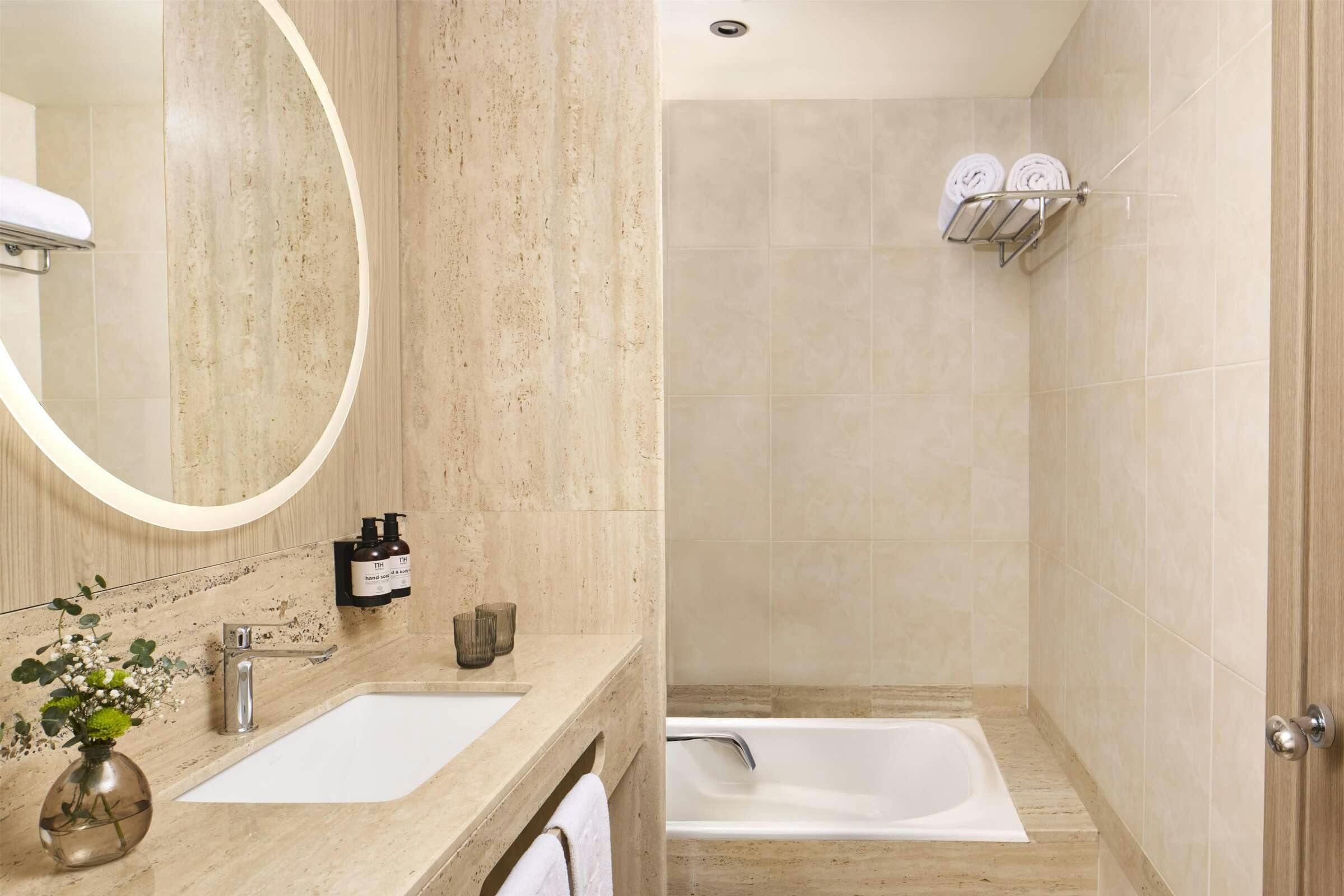 Hotel NH Valencia Center photo 4