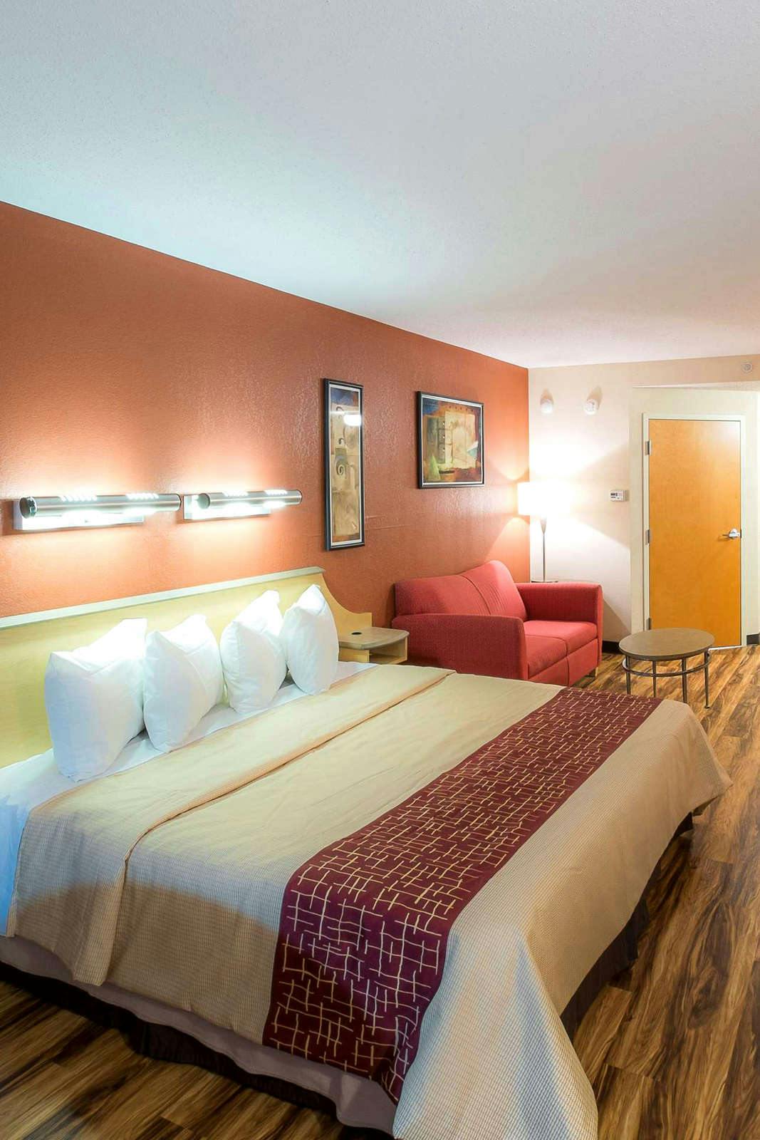 Hotel Red Roof Inn & Suites Philadelphia - Bellmawr photo 1